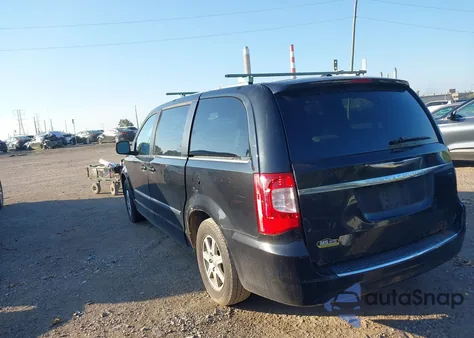2011 Chrysler Town & Country Touring from USA, damaged, VIN 2A4RR5DG5BR698352